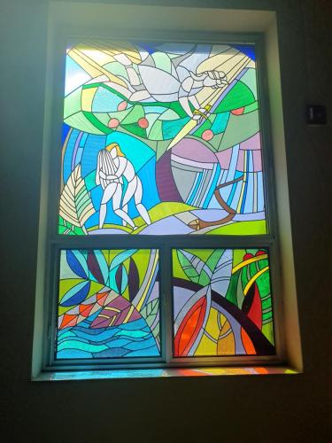 Křížová cesta a vitráže v našem kostele